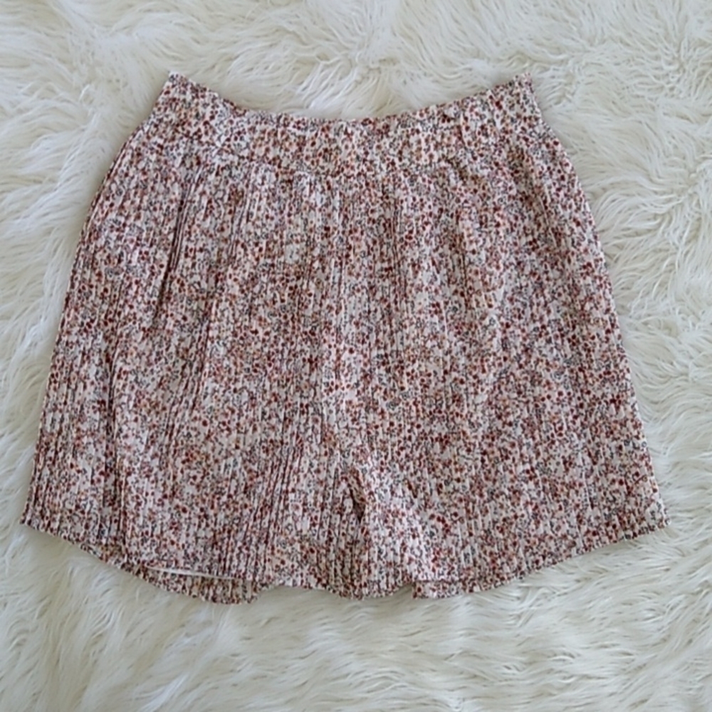 Loft High Waisted Floral Pleated Shorts - Picture 5 of 15